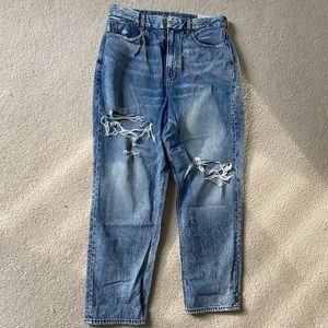 🥰 Distressed Mom Jeans 🥰